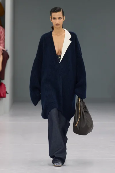 Look 11